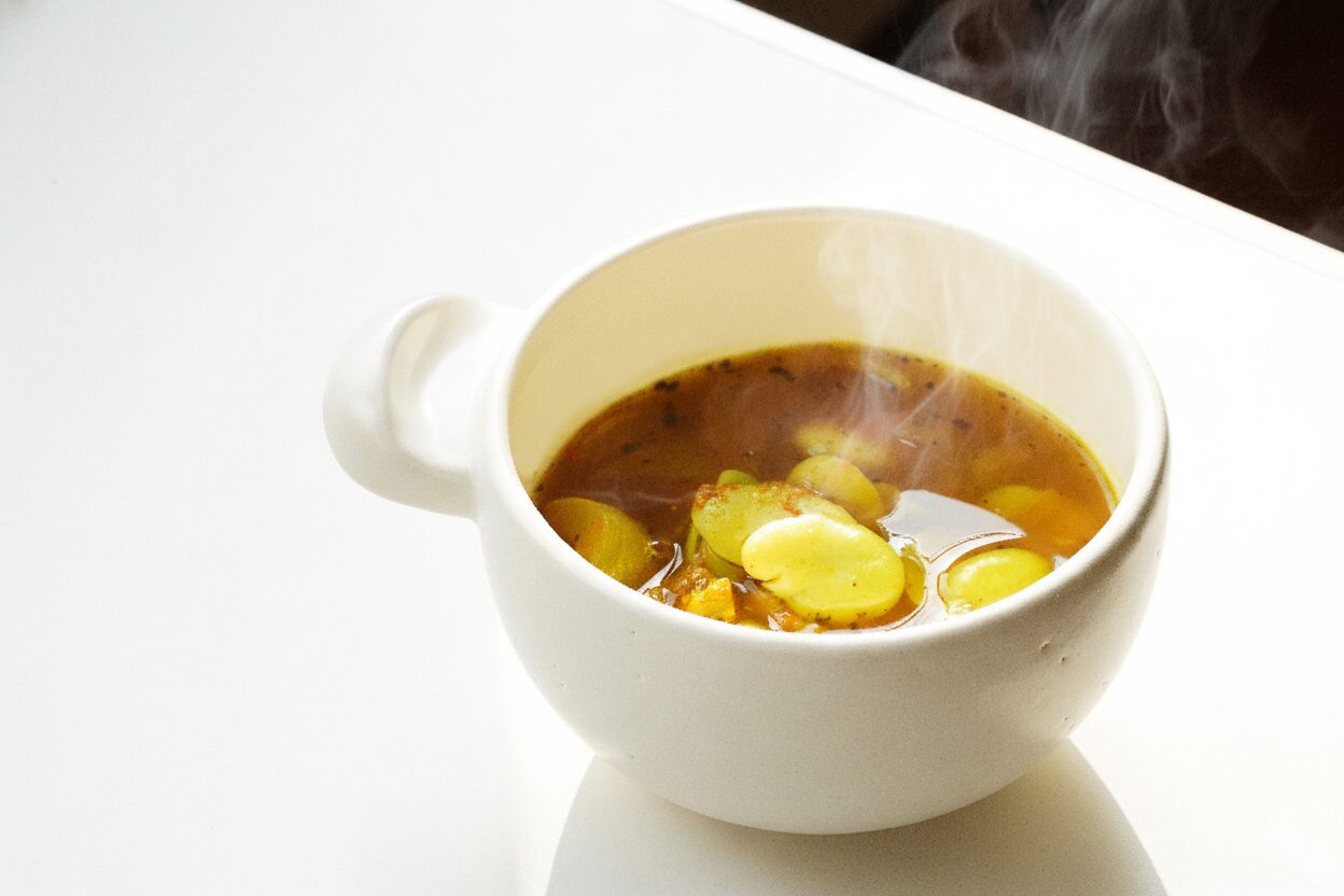 玉ねぎとバジルのカレースープ